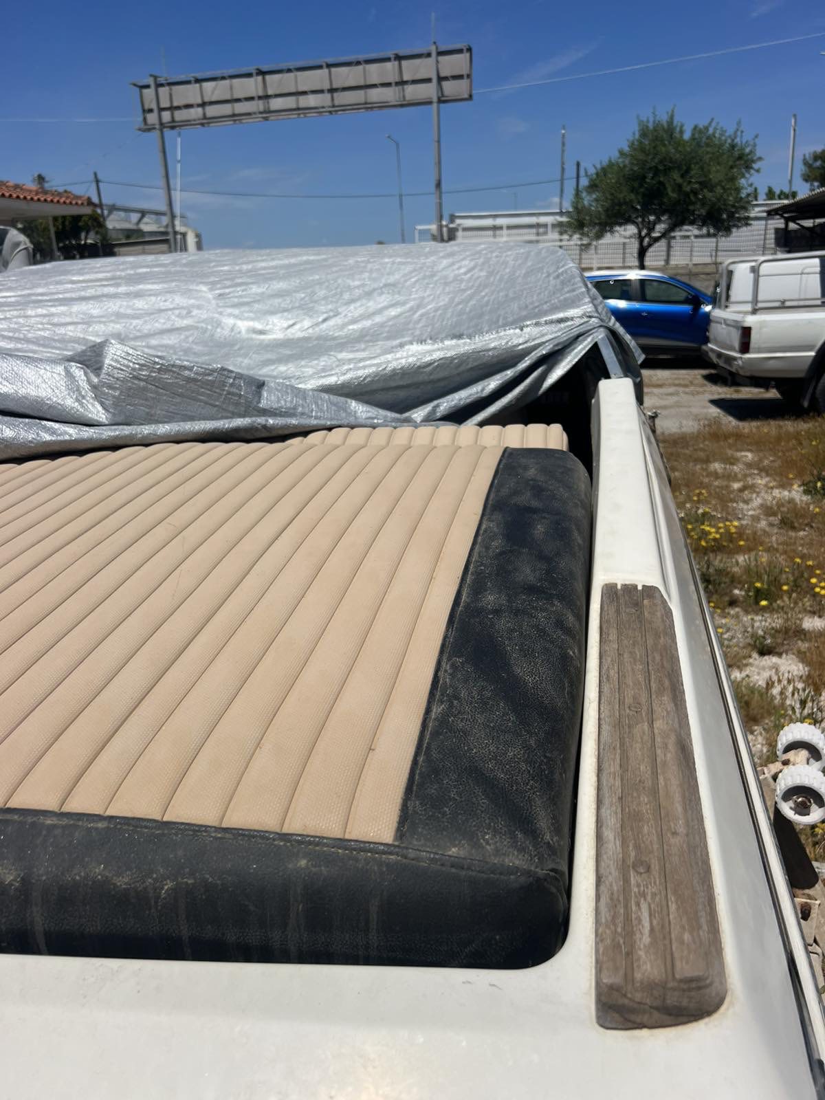 Bow sunpad detail